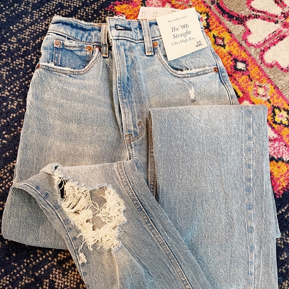 NWT Abercrombie & Fitch 90’s Straight Ultra High Rise Jeans